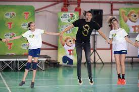 Fostul preşedinte al federaţiei române de handbal, cristian gaţu, o aşteaptă pe cea mai valoroasă handbalistă a lumii să ducă echipa din capitală spre trofeu. Cristina Neagu Printre Elevii Pitesteni Ziarul Argesul EdiÅ£ia Online