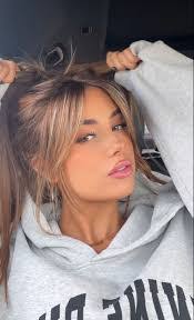 Samantha Mosca's Instagram, Twitter & Facebook