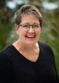 Diana Halvorson's Instagram, Twitter & Facebook