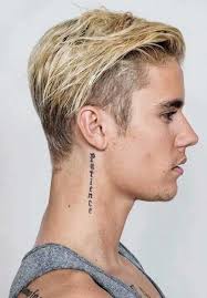 Except for his original shaggy swoop hairstyle, his other styles all share similarities where they are short on the sides and back, and long on the top. Justin Bieber Hairstyle Justin Bieber Tattoos Justin Bieber Style Justin Bieber Lockscreen
