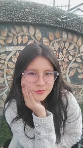 Liseth Casas En Minifalda