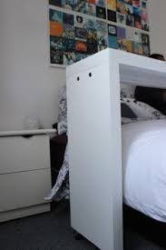 Fabriquer Une Desserte De Lit A Roulette Table De Lit Petit Meuble D Appoint Lit