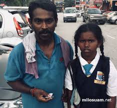 Ia merupakan kaedah yang paling biasa dan banyak amalah kaedah cuci kereta yang salah bukan sahaja boleh mencalarkan bahagian luaran kereta anda tetapi boleh mengakibatkan kerosakan dan. Ayah Bawa Baldi Cuci Kereta Orang Nak Beli Buku Sekolah Anak Upah Berapa Pun Takpa Depalmasp