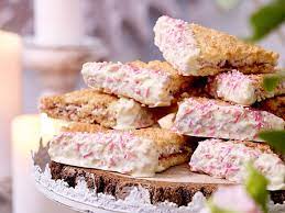 Früher wurde das buffet als kleiner raum in der küche bezeichnet, in dem lebensmittel und halbfabrikate gelagert wurden. Kuchenbuffet Backen Fur Liebe Gaste Lecker