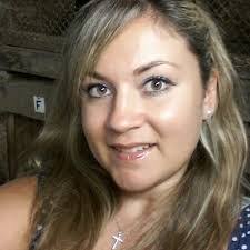 Stephanie Vetter's Instagram, Twitter & Facebook