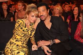 He got his start as the front man for the commodores, a nationally popular motown band during the 70's. Lionel Richie S Marriages Kids And Relationship With Lisa Parigi