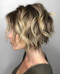 10 Trendy Messy Bob Frisuren Weibliche Frisur Fur Kurze Haare Cheveux Mittellange Short Choppy Hair Wavy Bob Hairstyles Hair Styles