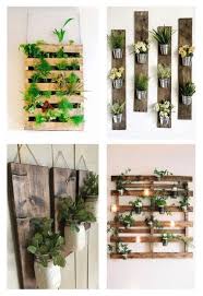 L'étagère murale teck est aussi une pièce de décoration puisqu'elle va permettre d'habiller un mur et d'égayer votre salon en toute simplicité. 10 Idees Pour Habiller Un Mur Habiller Idees Mur Pour Decoration Murale Palette Deco Palette Bois Decoration Palette