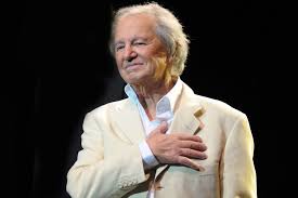 L'apparition de tels jouets, nous fait comprendre l'anthropologue française, s'inscrit dans l'histoire du pays du soleil levant car des gravures du xviii e siècle appelées « images d'oreiller » montrent des hommes et des femmes qui font l'amour avec leur literie, après avoir attaché un godemiché ou une. Mort De Fred Mella Qu Etait Devenu Le Dernier Compagnon De La Chanson