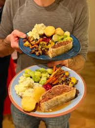 Innovative layouts and photographs by harri peccinotti; The Happy Pear Twitter Da Vegan Christmas Dinner For 23 3 Years Ago Our Aunt Uncle Suggested A Vegan Xmas Dinner For All The Family For Something Different It Was A