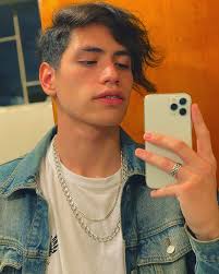 Carlos Downing's Instagram, Twitter & Facebook