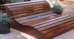 Diy Deco Fabriquer Un Banc De Jardin En Bois Bancs De Jardin En Bois Jardins En Bois Banc Jardin