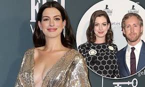 Hathaway, a lawyer, both originally from philadelphia. Anne Hathaway Reveals Her Second Child Is A Son While Talking To A Friend Daily Mail Online
