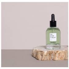 Our thickening hair serum immediately moisturizes and adds volume to provide a healthy, nutritive shine and bounce to your hair. Lazartigue Thicker Hair Serum 50ml