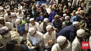 Protokol kesehatan covid mulai diterapkan. Kerumunan Di Acara Rizieq Netizen Serukan Indonesiaterserah