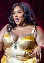 Cleavage (breasts) - Wikipedia