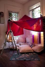 Forts are fun for kids and adults. 16 Grownup Blanket Forts That Will Make You Feel Like A Kid Again Blanket Fort Chill Room Indoor Tents