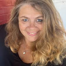 Amazon.com: Leigh Macfarlane: books, biography, latest update