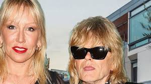 Australian rock n roll star and fashion icon purchase luxurious Perth beach  apartment for $3.5million