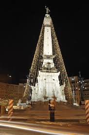 The Soldiers And Sailors Monument Decorated For Christmas Monument Circle Indianapolis Indiana Monument Large Christmas Tree Eiffel Tower