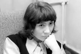 Елена почти целыми днями гуляет на улице и наслаждается тишиной. Elena Kamburova Lichnaya Zhizn Muzh
