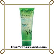 Aku dari kecil sudah mengkonsumsi lidah buaya untuk rambut. Aloe Vera Gel Sebagai Pelembap Muka Dan Juga Untuk Kurangkan Rambut Gugur