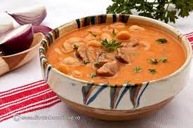 Ceapa si ardeiul se toaca marunt si se inabusa in ulei cu putin apa, un varf de sare. Ciorba Ardeleneasca De Fasole Cu Afumatura Si Tarhon Diva In Bucatarie