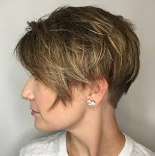 It means that fewer hair follicles are packed together on your scalp. 45 Short Hairstyles For Fine Hair Worth Trying In 2020