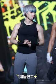 15 Male Idols With The Sexiest Arms In K Pop Koreaboo Monsta X Monsta X Wonho Kihyun