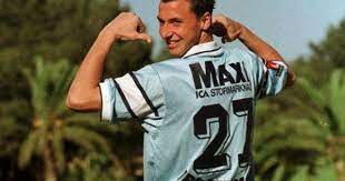 The league campaign started on 9 september, with a home win with leixões. Zlatan Ibrahimovic Malmo Ff Zlatan Ibrahimovic Zlatan Psg Football