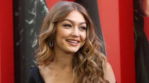 La modelo Gigi Hadid se rinde en Nueva York ante Rosalía