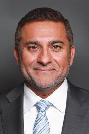 L E A D E R S O F I N F L U E N C E :