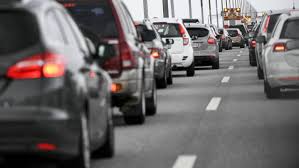 Øresundsbroen lyser nu op i danske farver vm21: Trafik Fra Sverige Skabte Kilometerlange Koer Pa Oresundsbroen Indland Dr