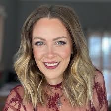 Kelli Spence's Instagram, Twitter & Facebook