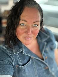 Discussion of dull and mundane life