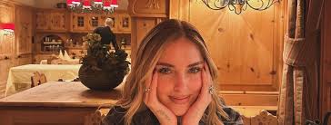 Cada vez que uso este perfume (que huele a flores, coco y a vainilla) todos  me preguntan cuál es