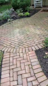 120 Gartenwege Aus Backstein Kombinationsmoglichkeiten Mit Anderen Materialien Gartenweg Garten Pflaster Gehweg