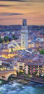 the town of romeo and juliet 1 5 verona located in the northern part of italy is considered to be one of the most beautiful italian art citi 風景 美しい場所 景色