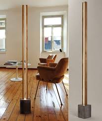 Holz Und Licht 20 Unglaubliche Designerlampen Aus Holz In 2020 Stehlampe Wohnzimmer Stehlampe Holz Stehlampe Design