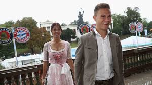 Check out his latest detailed stats including goals, assists, strengths & weaknesses. Fc Bayern Star Joshua Kimmich Wird Zum Zweiten Mal Vater Promiflash De