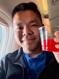 I'm headed to Singapore for the first time for lots of foodie fun! Starting  the trip with a Singapore Sling which is a classic gin cocktail🍹What  should I eat in Singapore?!