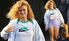 Maisie Smith shows off her curves in hot pants as she leaves new Strictly  tour rehearsals | Daily Mail Online