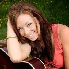 Lisa Dames's Instagram, Twitter & Facebook