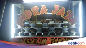 Mulai dari nasi bakar cumi hitam hingga nasi gurih pedas. Berapa Total Kalori Dalam Seporsi Nasi Padang