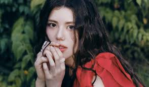 Olivia Marsh, irmã de Danielle do NewJeans, prepara debut solo para outubro 