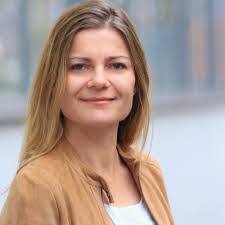 Stephanie Schweizer's Instagram, Twitter & Facebook