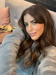 Isabel Burr (@isabelburr) • Instagram photos and videos