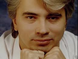 1989 release. Giulini looking very dapper, Domingo less so.