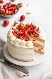 Chiffon Cake Aux Fraises Empreinte Sucree En 2020 Chiffon Cake Recette Gateau Fruit Gateaux Et Desserts