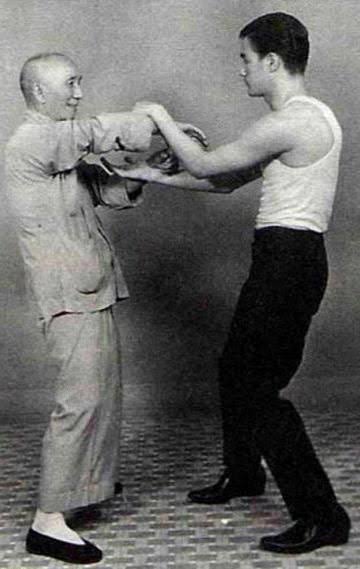 Bruce Lee dan Ip Man berlatih Wing Chun
